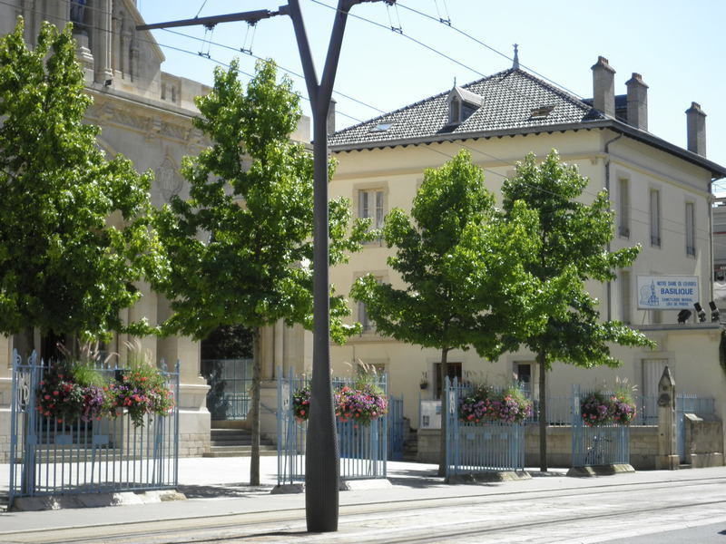 Paroisse NotreDamedeLourdes Nous contacter Paroisse NotreDamedeLourdes Nous contacter